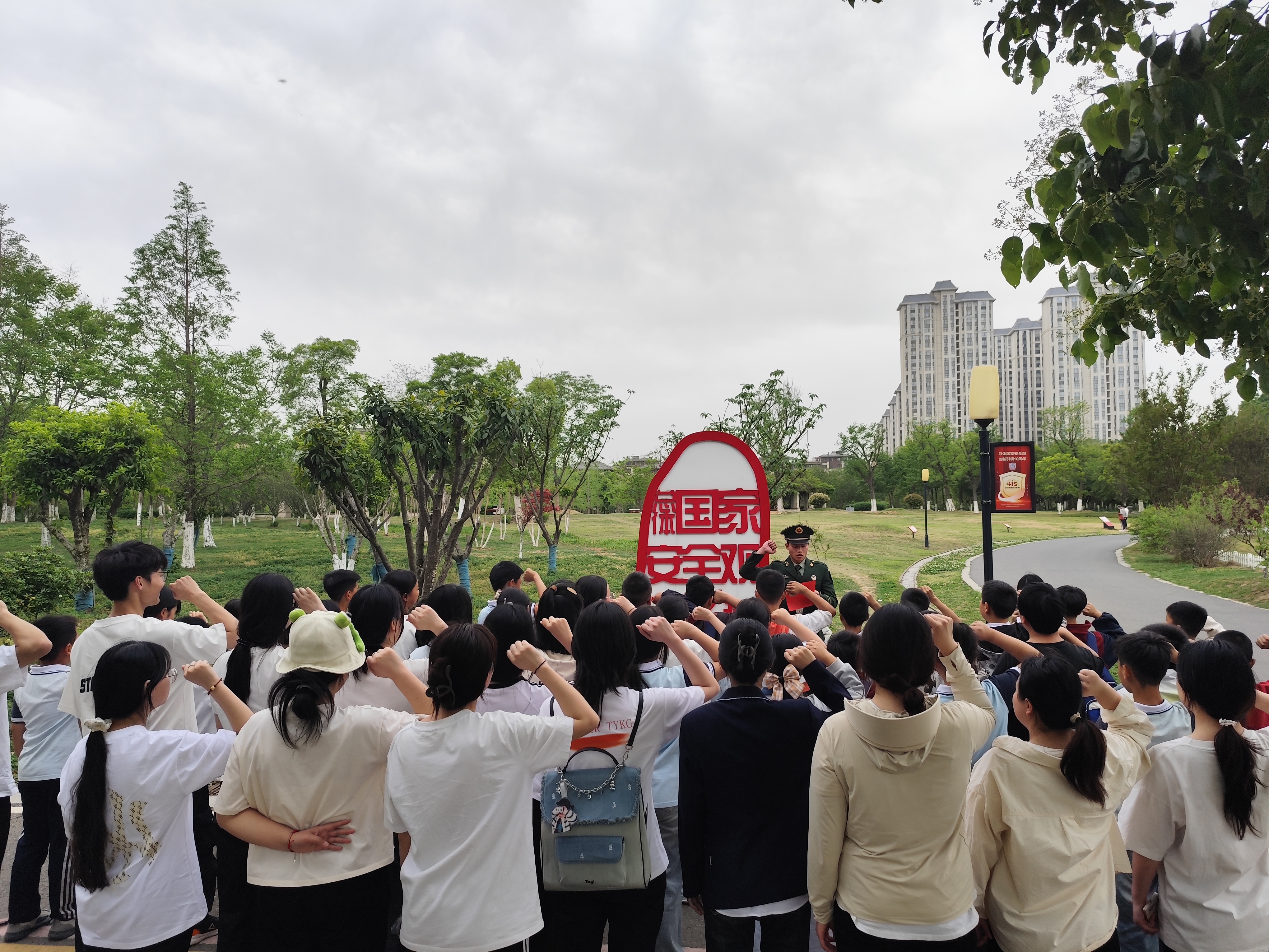 宣誓环节.jpg 宣誓环节.jpg